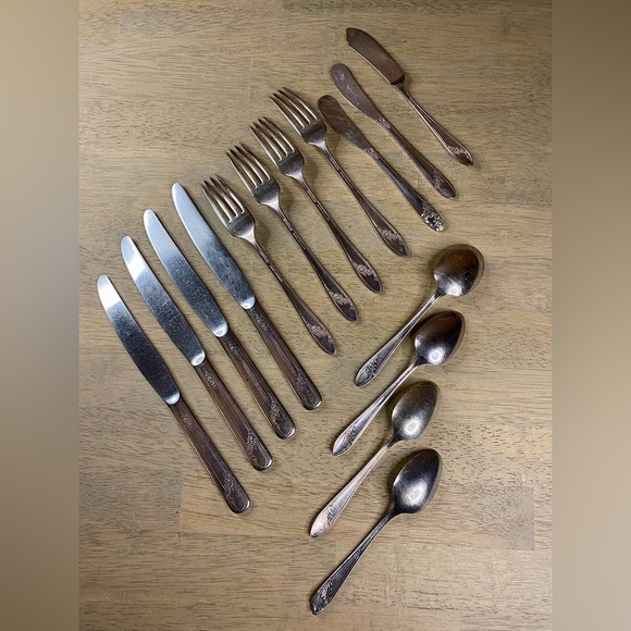 Oneida Tudor Plate Queen Bess II Silverplate Flatware Set - 15 Pcs Vintage 1946 - Picture 8 of 13